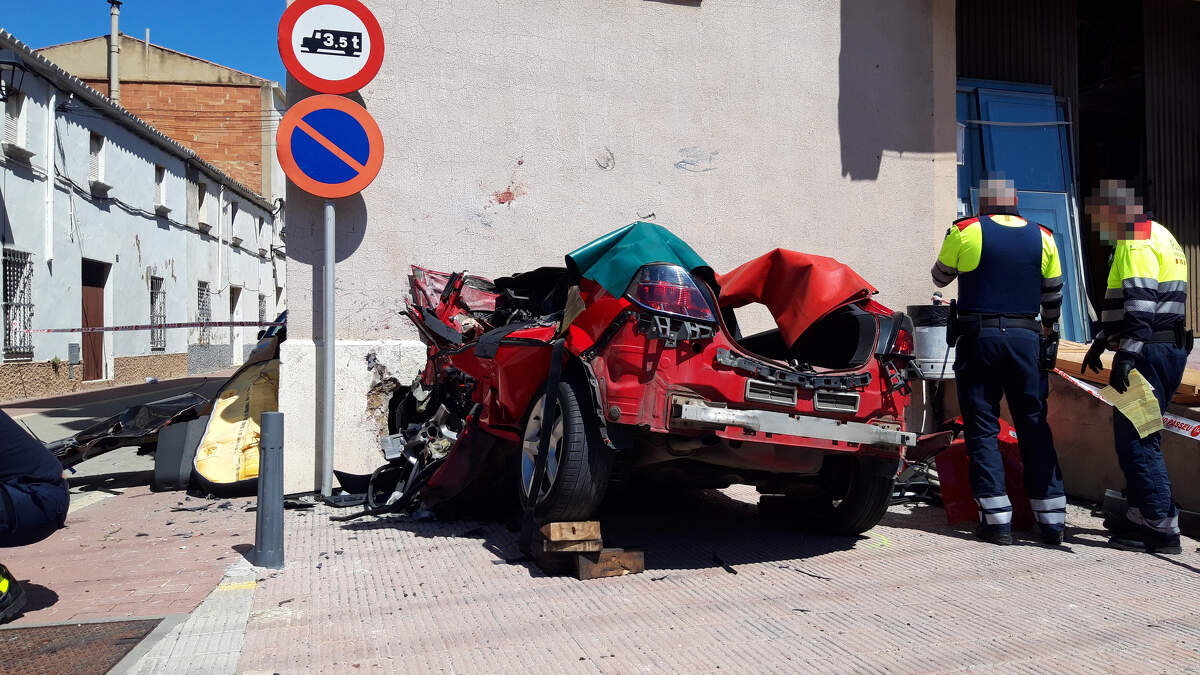 Urgent Perd La Vida En Encastar Se Contra Un Edifici En Un Brutal