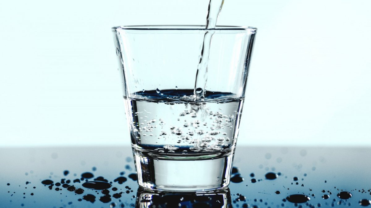 Qu Es El Agua Alcalina Beneficios Usos Y C Mo Hacerla En Casa