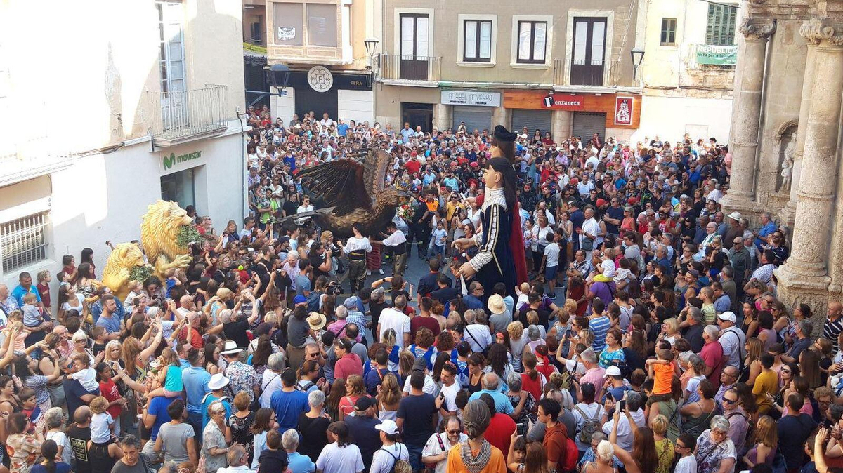 El Vendrell Rep Els Gegants Vells Amb Una Gran Festa