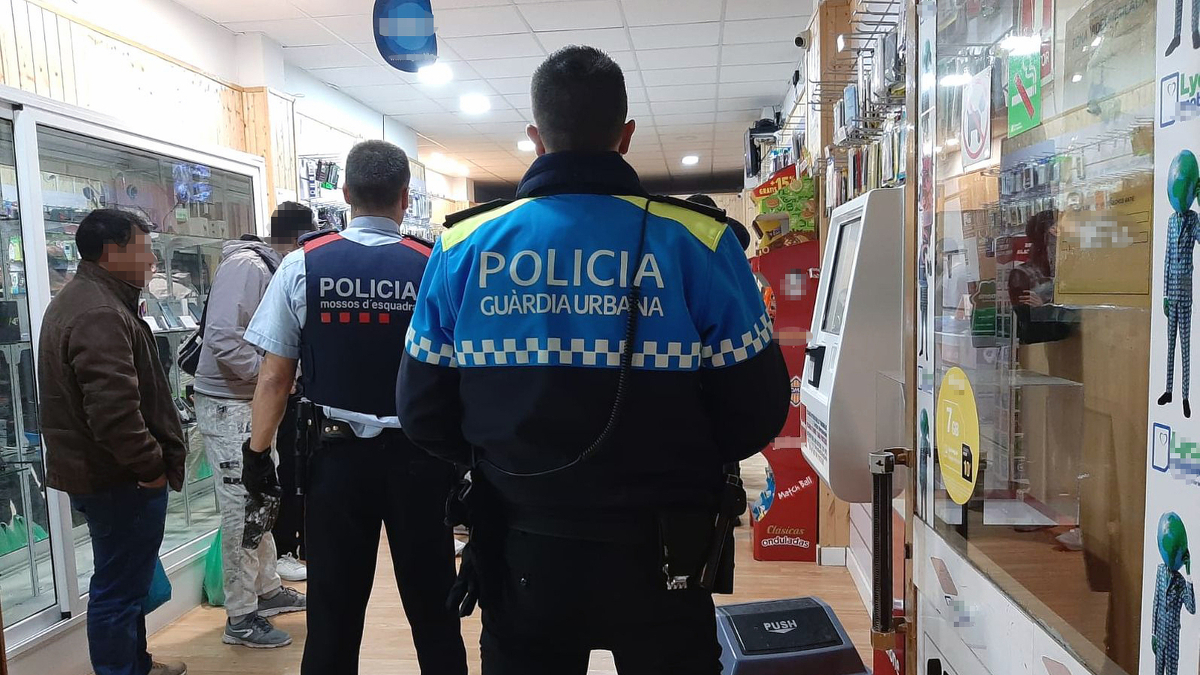 Macroredada Policial Amb Molts Detinguts En Locutoris I Bars De Reus