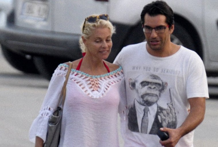 Imagen de Belén Rueda paseando con su pareja