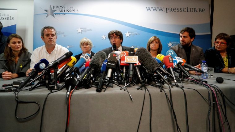 El president Puigdemont i diversos consellers compareixen des de BrusselÂ·les.