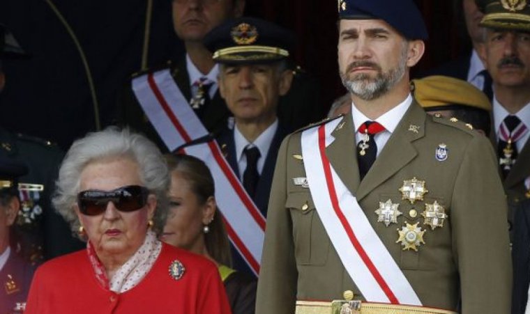 El rey Felipe VI junto a su tía, la infanta Pilar de Borbón.