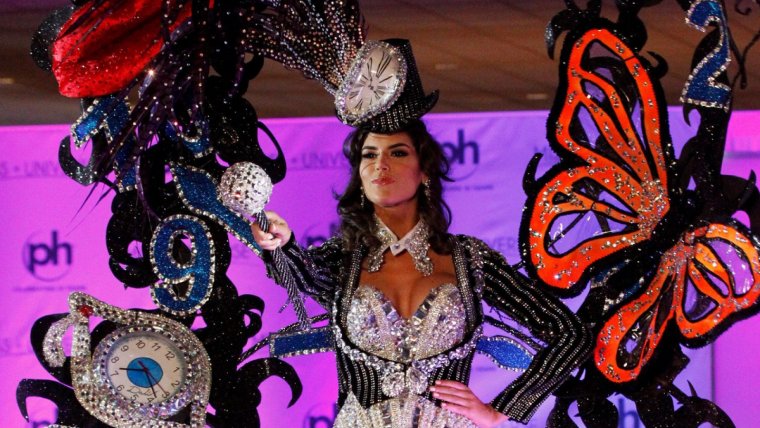 SofÃ­a con su disfraz inspirado en DalÃ­ en el certamen Miss Universo en Las Vegas