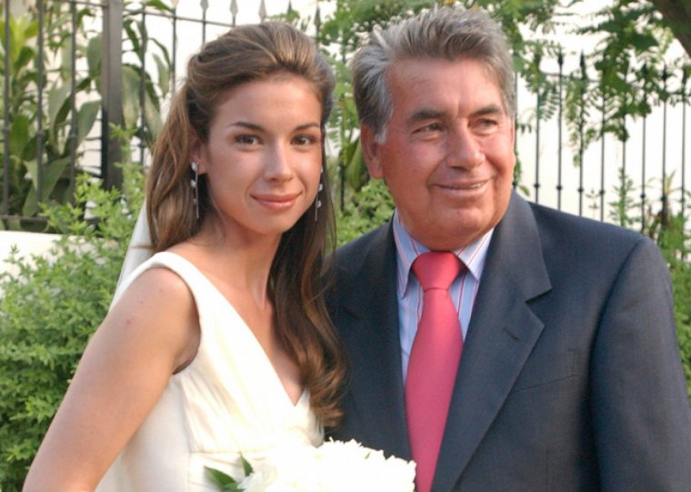 Alba Santana en el dÃ­a de su boda junto a su padre, Manolo Santana