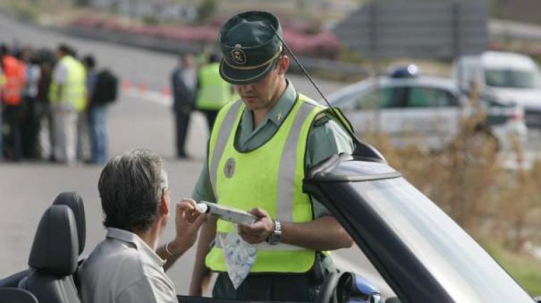 Imagen de un control de alcoholemia de la Guardia Civil de TrÃ¡fico.