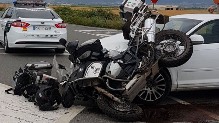 imagen-de-archivo-de-una-colision-entre-varias-motos-y-un-turismo.jpg