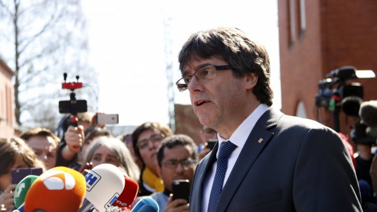 Imatge d'arxiu de Carles Puigdemont a les portes de la presó alemanya de Neumünster.