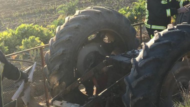 Fallece un agricultor al quedar atrapado bajo un tractor en Arona