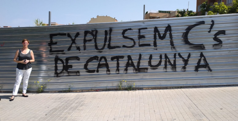 La presidenta de C’s a Lleida denuncia la pintada a una tanca que anima a «expulsar» el partit de Catalunya