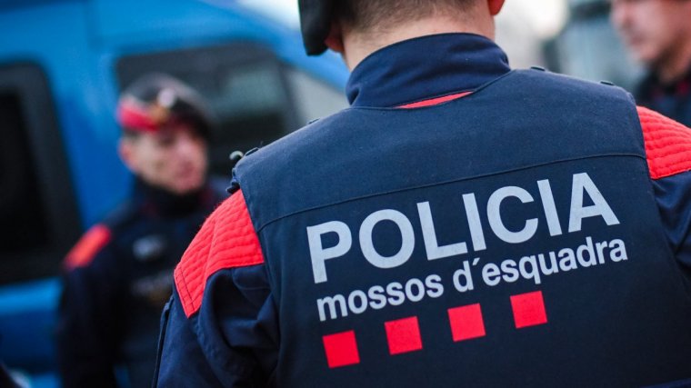 Dos agents dels Mossos d'Esquadra