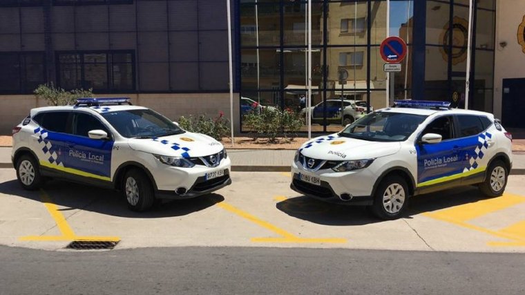 Dos vehicles de la Policia Local de Palafrugell en una imatge d'arxiu