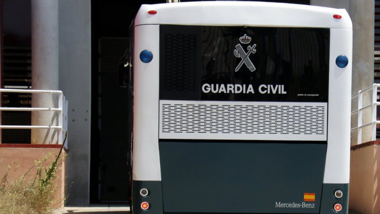 Imatge de la furgoneta de la Guàrdia Civil que ha traslladat els exconsellers fins a la presó de Brians II