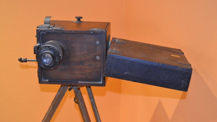 Màquina de projecció de principie del segle XX, una autèntica peça de museu