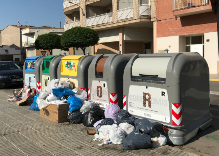 Més imatges dels contenidors a Torrefarrera