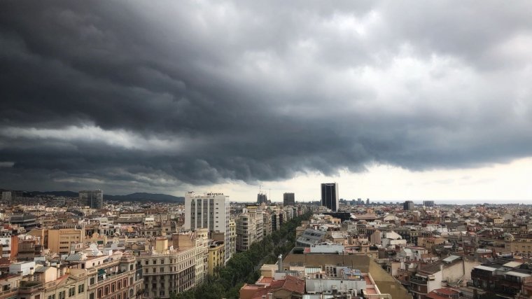 Tempesta apropant-se a Barcelona
