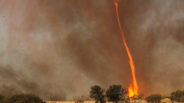 Els tornados de foc són habituals en incendis amb condicions extremes