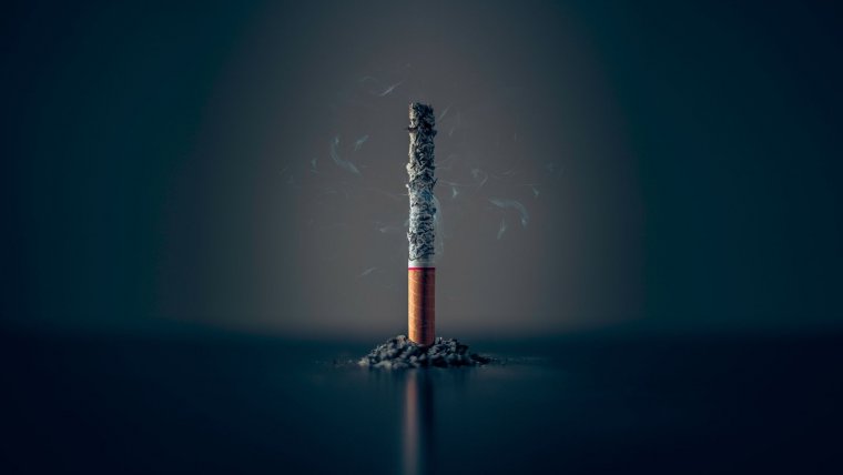 Aunque se relaciona con otros materiales, el amianto también se encontraba en los filtros de los cigarrillos, entre otros.
