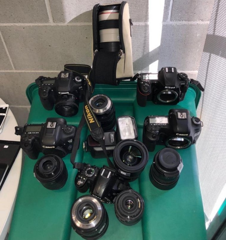 Entre els objectes robats hi havia càmeres fotogràfiques