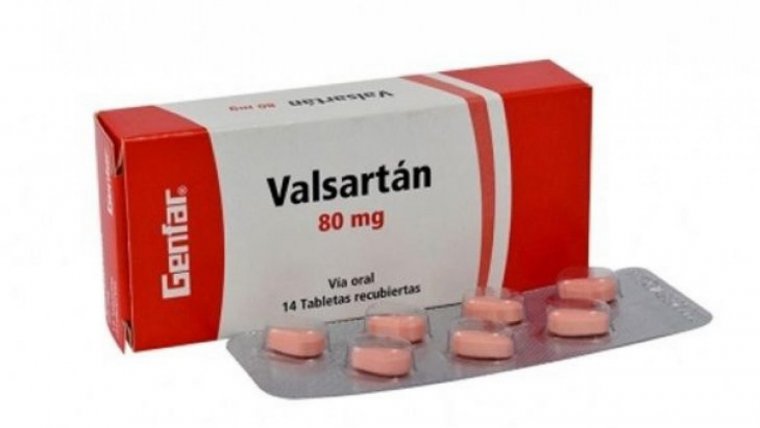 Imagen de un envase y pastillas de Valsartán