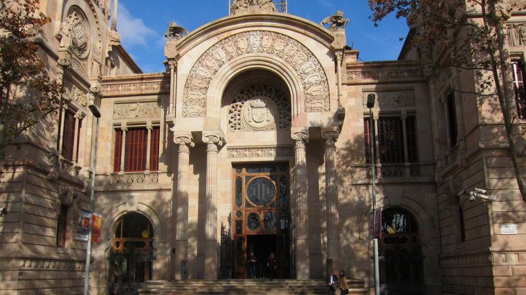 L'home ha estat jutjat a l'Audiència de Barcelona per fer tocaments a una menor