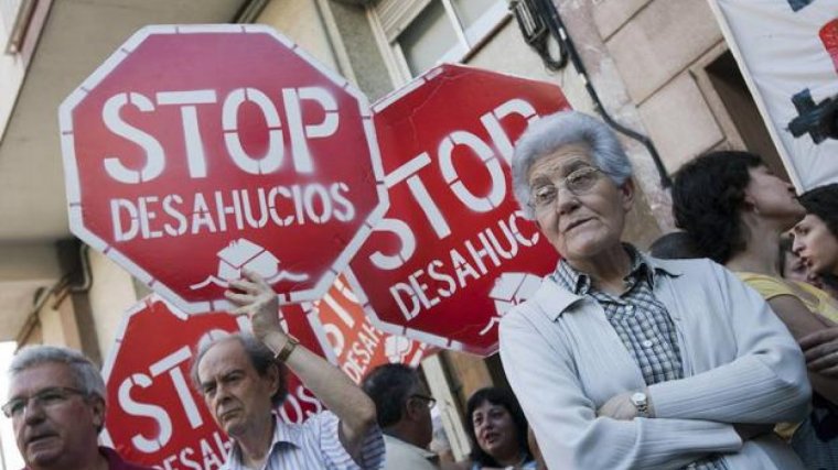 La nova norma preveu que els bancs només puguin desnonar algú quan acumuli un any d'impagament