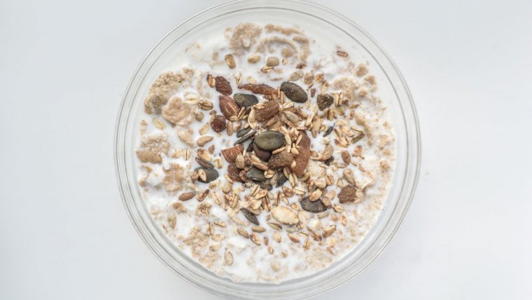 El porridge de copos de avena (o gachas) es un desayuno con un alto contenido en proteínas.