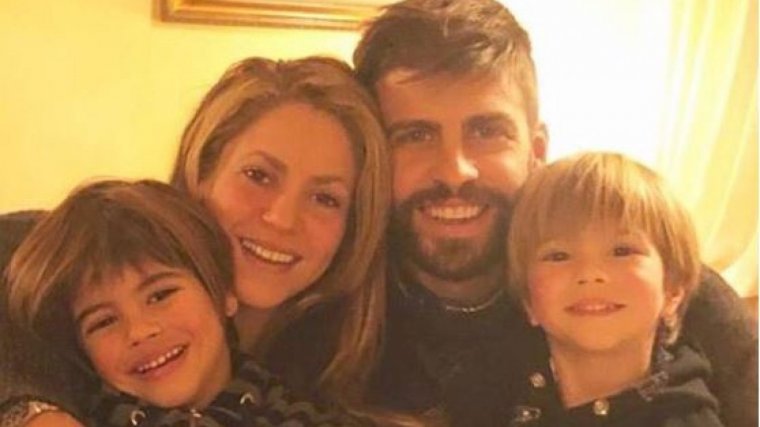 Piqué, Shakira i els seus fills, Milan i Sasha, en la cèlebre imatge que han penjat a les xarxes