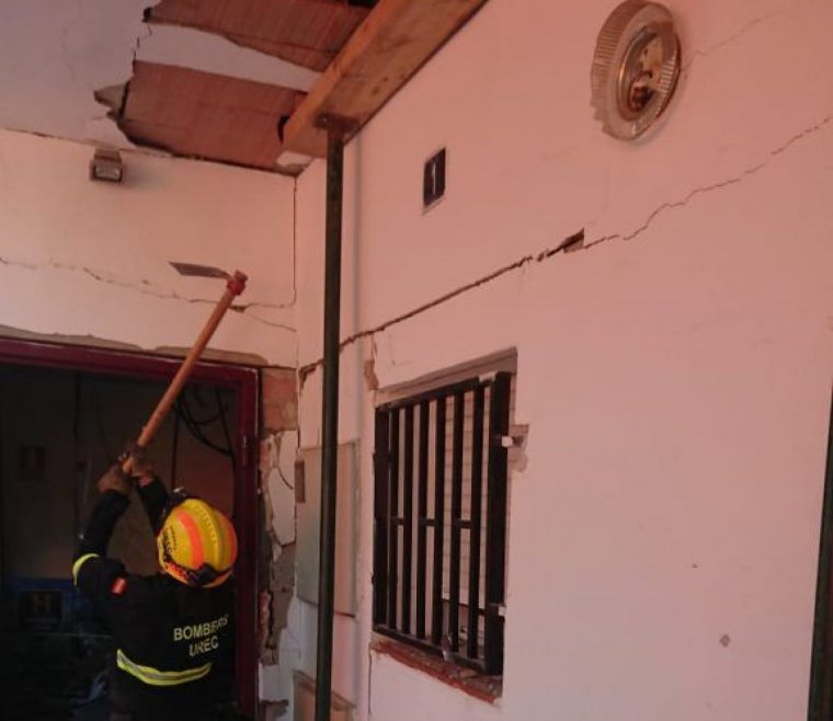 Roben un caixer a DomeÃ±oo amb una explosiÃ³ i causen danys a l'edifici