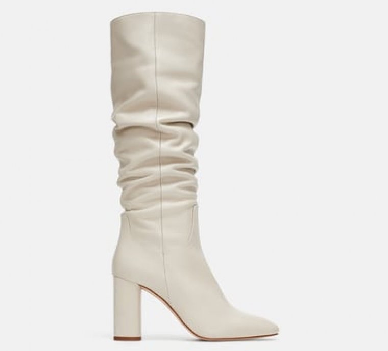 Botas de tacón de piel color blanco de Zara, por 59,99 euros