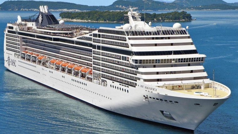 El MSC Magnifica surt de Barcelona per donar la volta al món en 119 dies