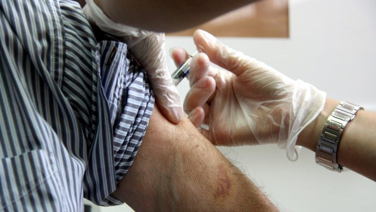 Es recomana vacunar-se a inicis de tardor per evitar contagiar-se de la grip
