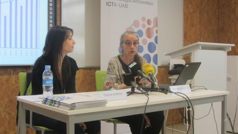 Imatge de Teresa Garriga i Jordina Belmonte durant la roda de premsa