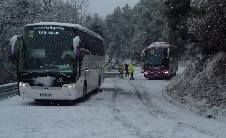 Autocars a la neu