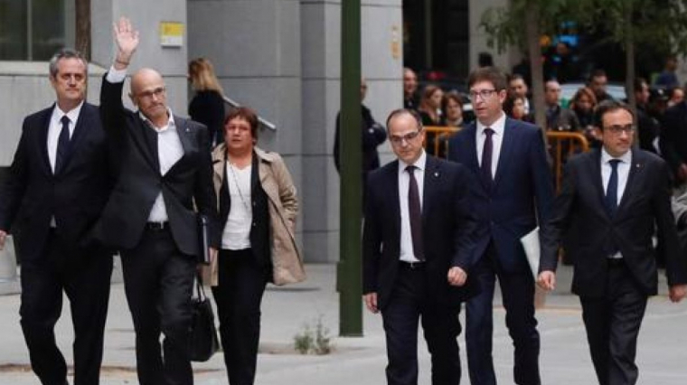 Els presos polítics catalans caminant pel carrer