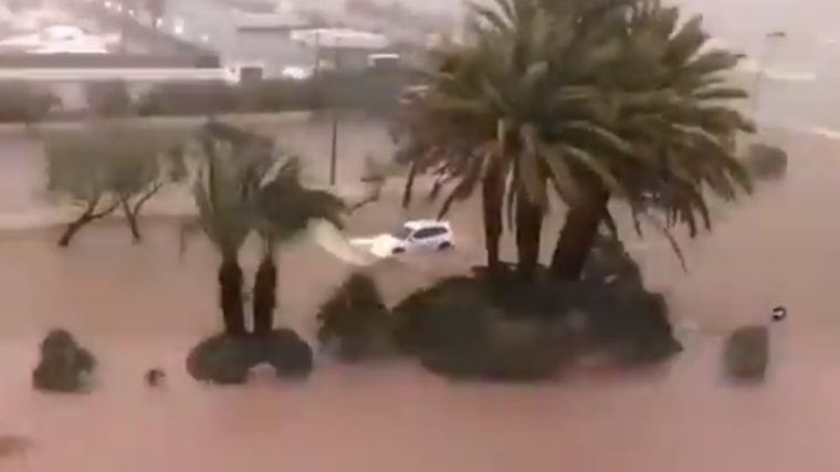 InundaciÃ³n de una plaza en la playa de DÃ©nia