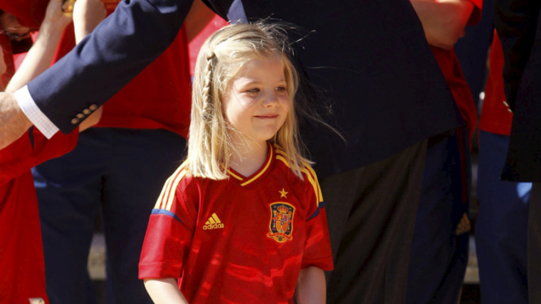 La infanta Sofia amb la copa del Mundial
