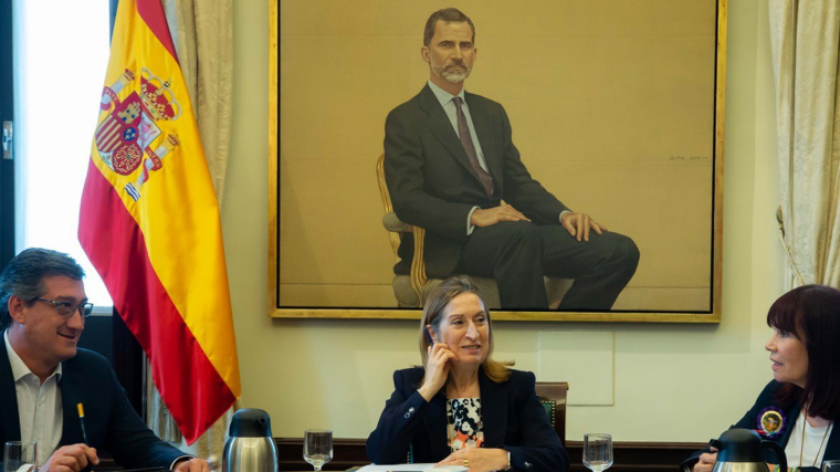 Ana Pastor, presidenta del CongrÃ©s, ha presentat el nou retrat de Felip VI