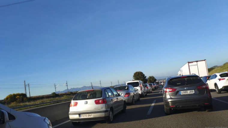 Ara per ara les retencions formen cues de fins a 13 quilòmetres des de Vilafranca