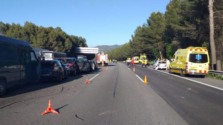 En el sinistre s'han vist implicats fins a 12 vehicles