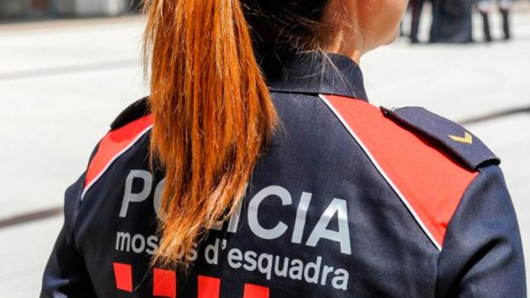 Imatge d'arxiu d'una agent dels Mossos d'Esquadra