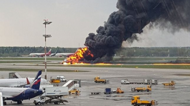 Imatge de l'incendi de l'aviÃ³ a Moscou