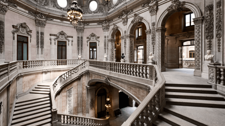Interior del Palácio da Bolsa, en Oporto.