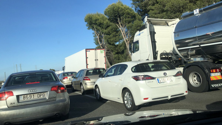 L'autopista AP-7 ha quedat col·lapsada en sentit nord, arran d'un accident múltiple