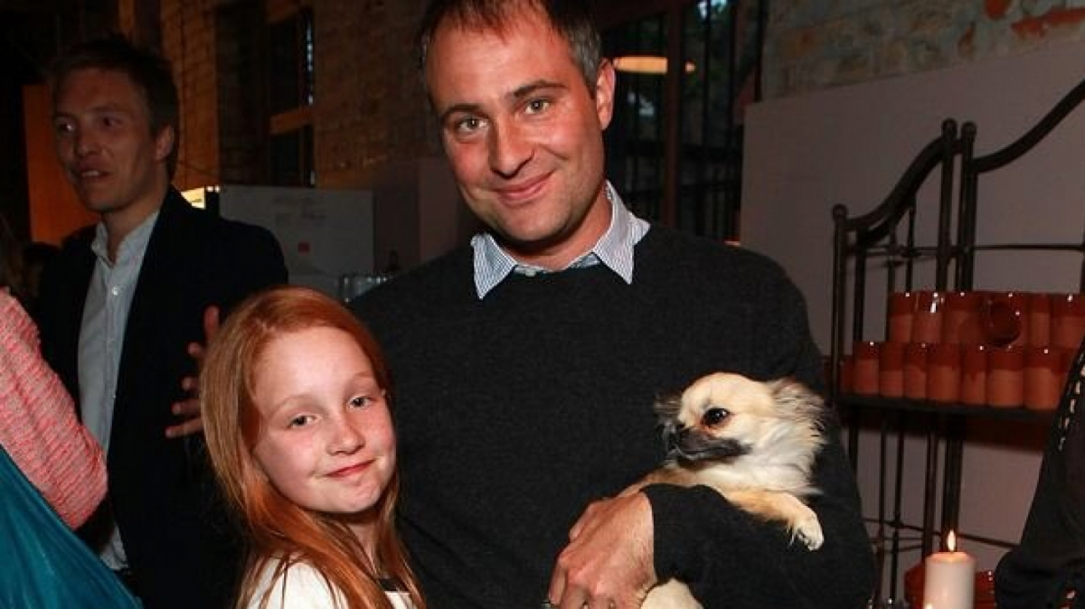 Iris Annabel Goldsmith con su padre