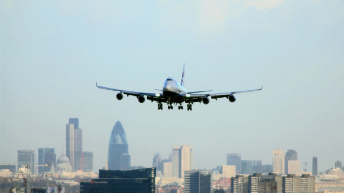 Avió sobrevolant Londres