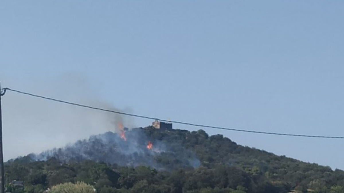 L'incendi està a prop del castell de Torcafelló