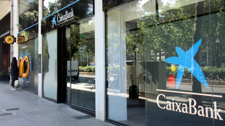Els beneficis de Caixabank han patit una important caiguda en el primer semestre de l'any