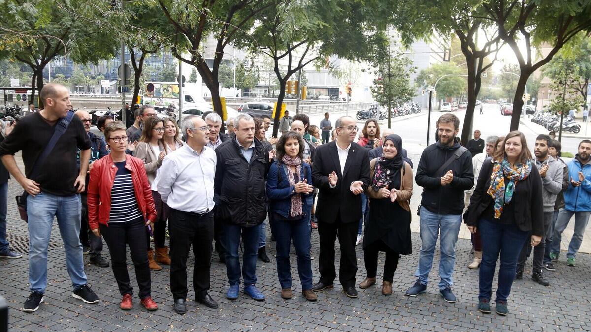 Els regidors de Badalona el 2016, abans d'entrar a la vista per obrir l'ajuntament el 12-O
