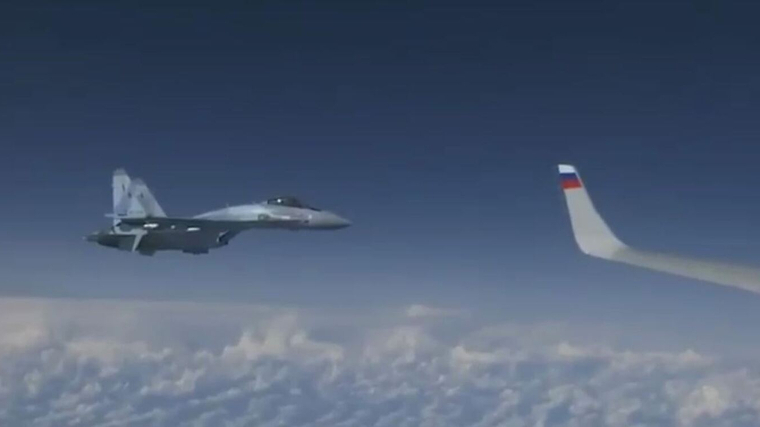 L'F18 volava a prop del avió on volava el ministre de Defensa rús